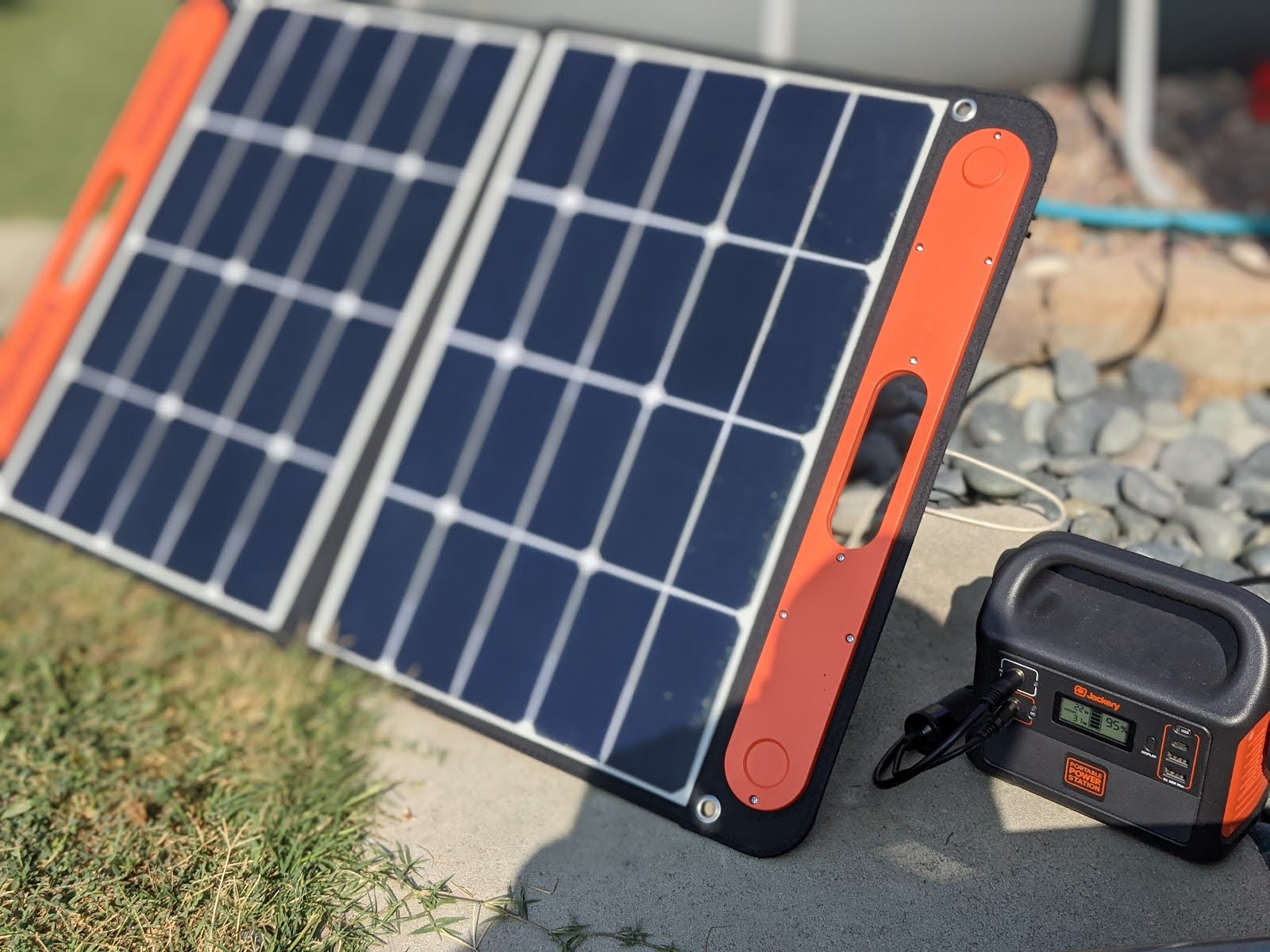 Testing Jackery solar panels 60 watts with portable fridge for camping