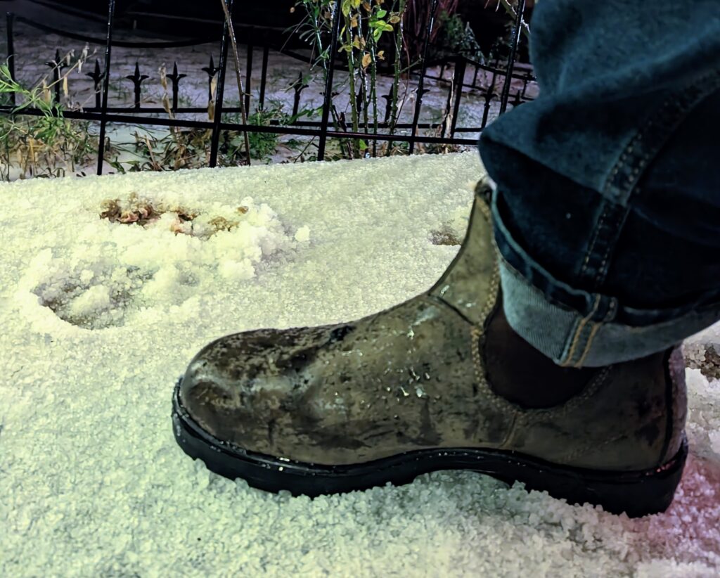 Review Blundstone Boots in the rain Dirt 'N Smores
